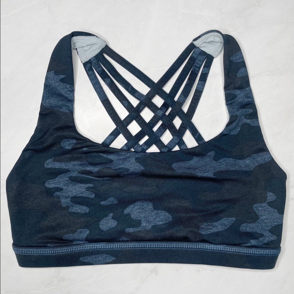 EUC Lululemon Blue camo Sports Bra free to be